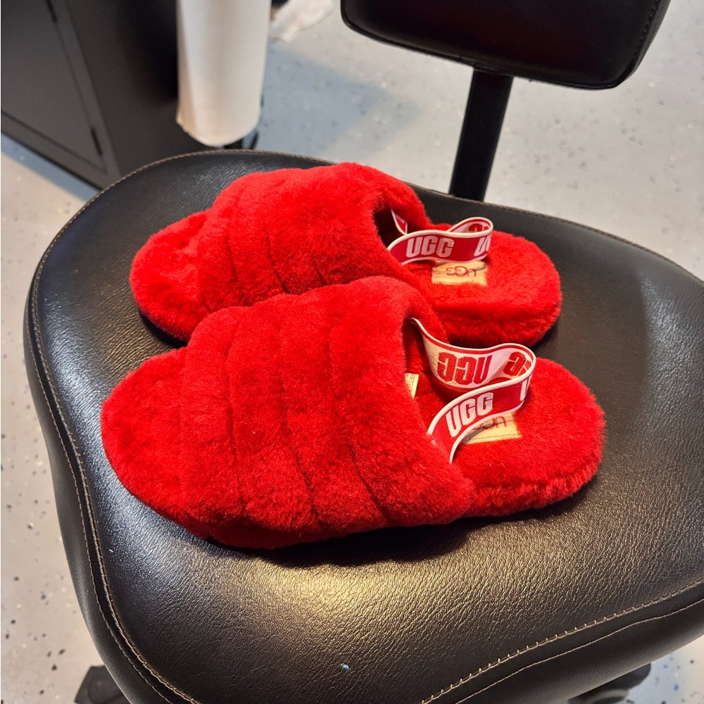 UGG fluff slide
